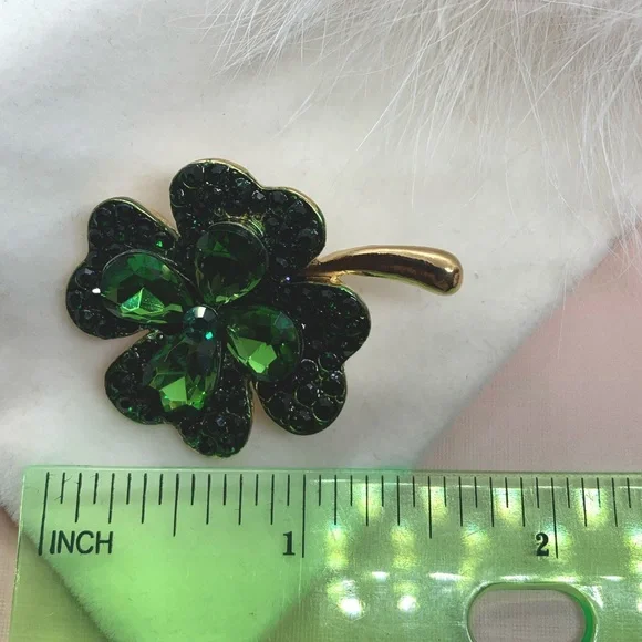 Green Crystals Four Leaves Lucky Clover Brooch - Picture 3 of 3